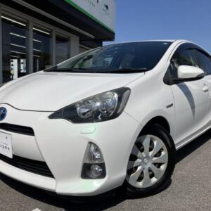 2012 Toyota Aqua pearl gasoline used car Japan export