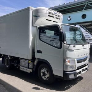 2020 Mitsubishi Fuso Canter pearl diesel used car Japan export