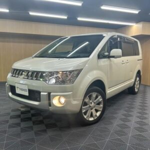 2015 Mitsubishi Delica D:5 white diesel used car Japan export