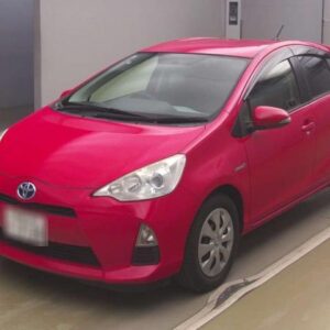 2013 Toyota Aqua red gasoline used car Japan export