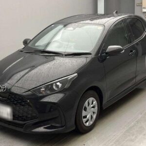 2025 Toyota Yaris black gasoline used car Japan export
