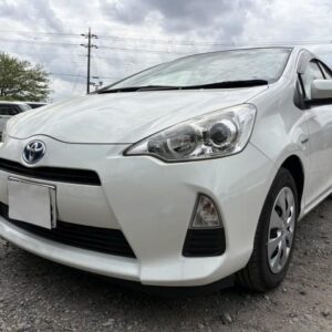 2014 Toyota Aqua pearl gasoline used car Japan export
