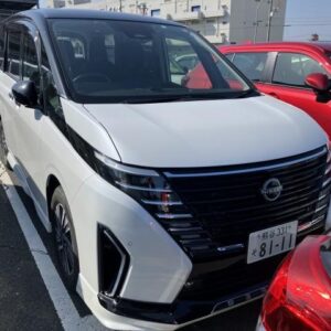 2023 Nissan Serena pearl gasoline used car Japan export