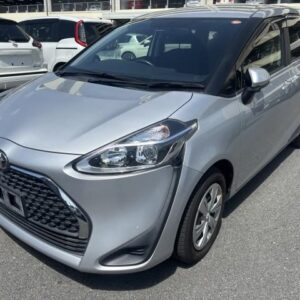 2020 Toyota Sienta silver gasoline used car Japan export