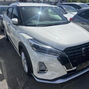 2021 Nissan Kicks pearl hybrid used car Japan export