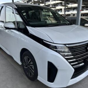 2025 Nissan Serena pearl gasoline used car Japan export
