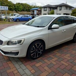2017 Volvo V60 pearl diesel used car Japan export