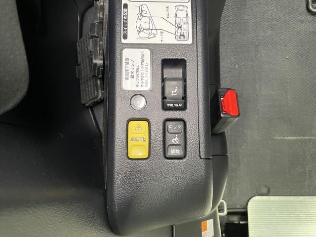 Ref:AUX-23458591 TOYOTA VOXY 2017 12 Ref:AUX-23458591 TOYOTA VOXY 2017 - Image 12