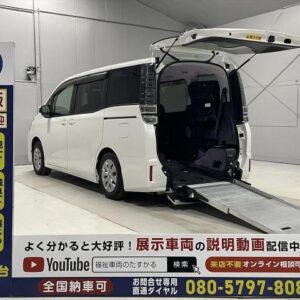 2017 Toyota Voxy pearl gasoline used car Japan export