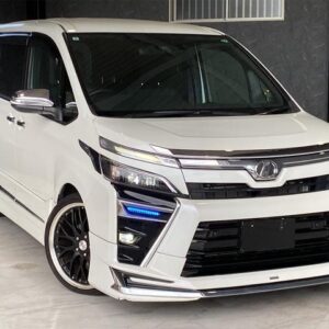 2019 Toyota Voxy pearl gasoline used car Japan export