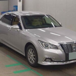 2017 Toyota Crown Hybrid silver gasoline used car Japan export