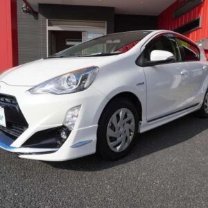 2015 Toyota Aqua pearl hybrid used car Japan export