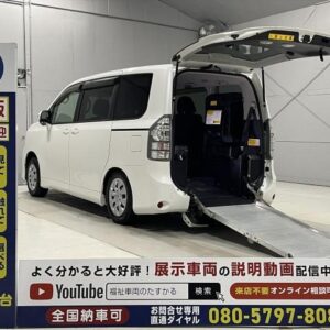 2013 Toyota Voxy pearl gasoline used car Japan export