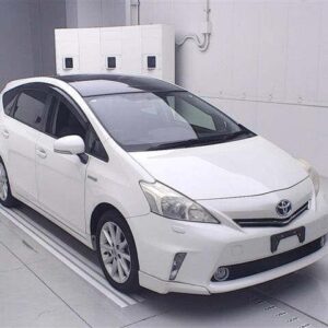 2013 Toyota Prius Alpha pearl gasoline used car Japan export