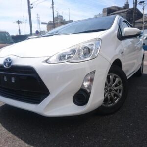2015 Toyota Aqua white gasoline used car Japan export