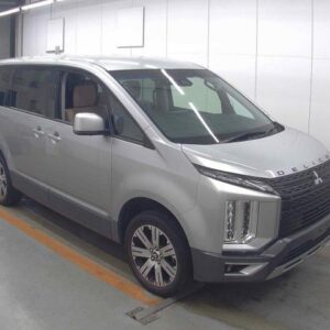 2020 Mitsubishi Delica D:5 silver diesel used car Japan export