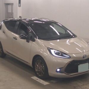 2024 Toyota Aqua yellow gasoline used car Japan export