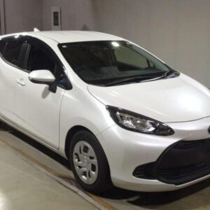 2022 Toyota Aqua pearl gasoline used car Japan export