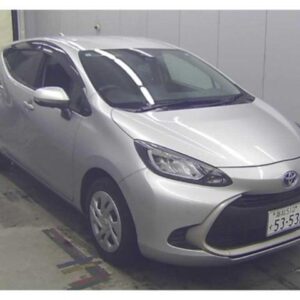 2021 Toyota Aqua silver gasoline used car Japan export