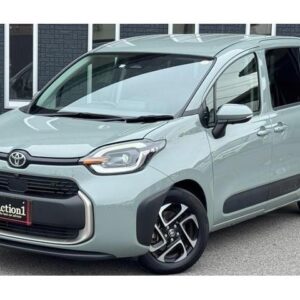 2023 Toyota Sienta green gasoline used car Japan export