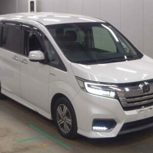 2018 Honda Stepwagon Spada pearl gasoline used car Japan export