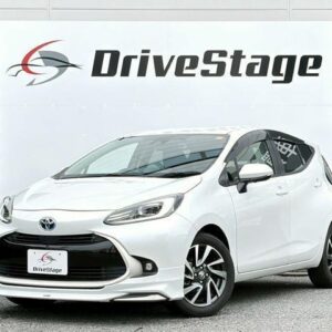 2023 Toyota Aqua pearl hybrid used car Japan export