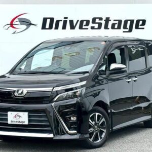2018 Toyota Voxy black gasoline used car Japan export