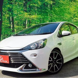 2015 Toyota Aqua pearl hybrid used car Japan export