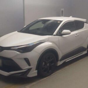 2022 Toyota C-Hr pearl gasoline used car Japan export