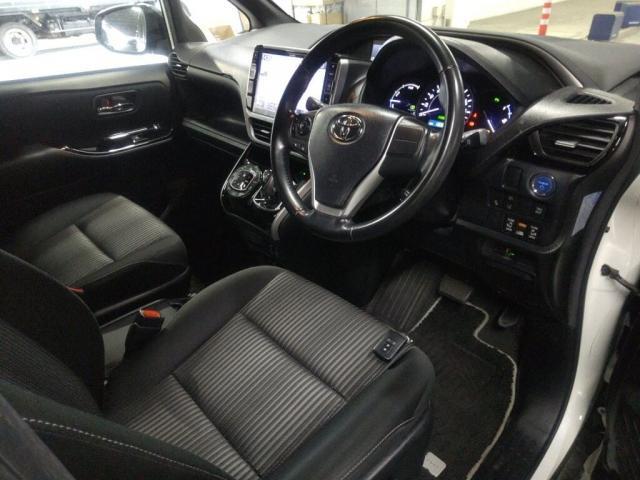 Ref:AUX-23560718 TOYOTA VOXY 2019 3 Ref:AUX-23560718 TOYOTA VOXY 2019 - Image 3