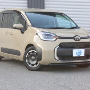 2024 Toyota Sienta tea hybrid used car Japan export