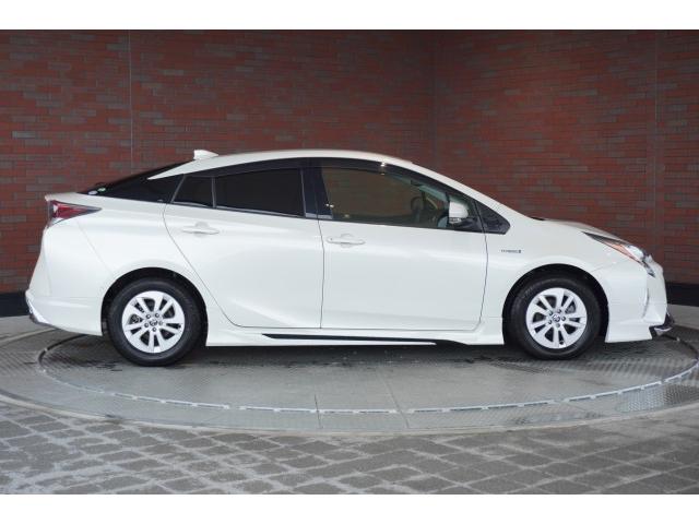 Ref:AUX-23576060 TOYOTA PRIUS 2017 4 Ref:AUX-23576060 TOYOTA PRIUS 2017 - Image 4