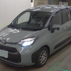 2024 Toyota Sienta green gasoline used car Japan export