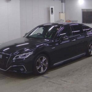 2019 Toyota Crown Hybrid black gasoline used car Japan export