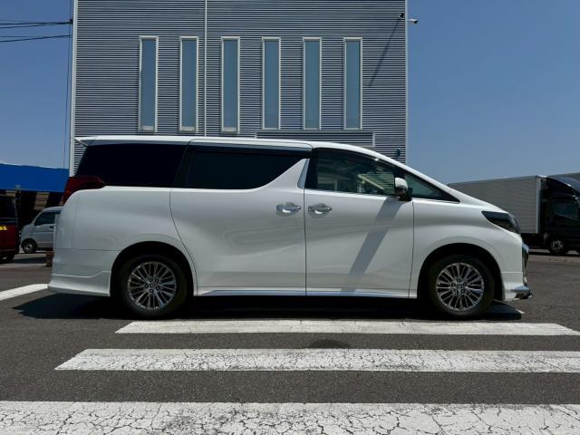 Ref:AUX-23609794 TOYOTA ALPHARD HYBRID 2023 4 Ref:AUX-23609794 TOYOTA ALPHARD HYBRID 2023 - Image 4