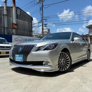2015 Toyota Crown Majesta silver hybrid used car Japan export