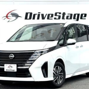 2024 Nissan Serena pearl gasoline used car Japan export
