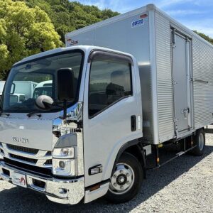 2022 Isuzu Elf Truck silver diesel used car Japan export