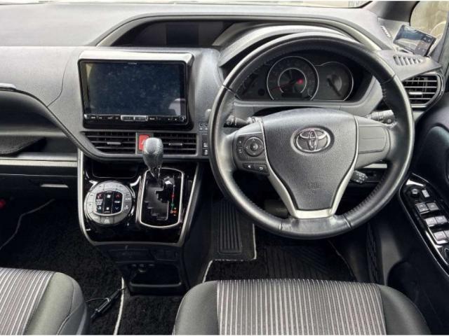 Ref:AUX-23616572 TOYOTA VOXY 2018 3 Ref:AUX-23616572 TOYOTA VOXY 2018 - Image 3