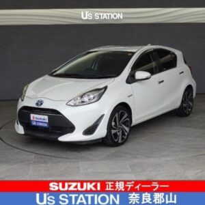 2018 Toyota Aqua pearl gasoline used car Japan export