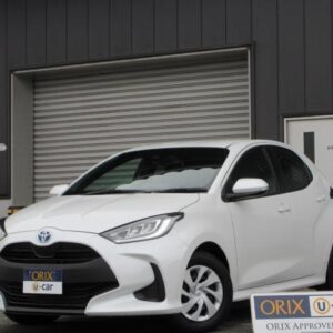 2022 Toyota Yaris white hybrid used car Japan export