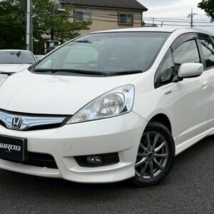 2013 Honda Fit Shuttle Hybrid white hybrid used car Japan export