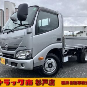 2018 Toyota Dyna Truck silver diesel used car Japan export
