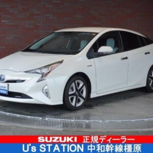 2016 Toyota Prius pearl gasoline used car Japan export