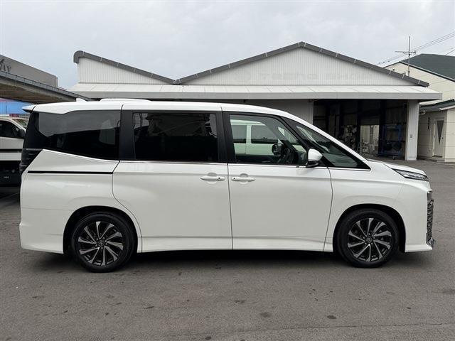 Ref:AUX-23660728 TOYOTA VOXY 2024 4 Ref:AUX-23660728 TOYOTA VOXY 2024 - Image 4