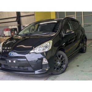2013 Toyota Aqua black hybrid used car Japan export
