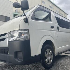 2020 Toyota Hiace Van white diesel used car Japan export