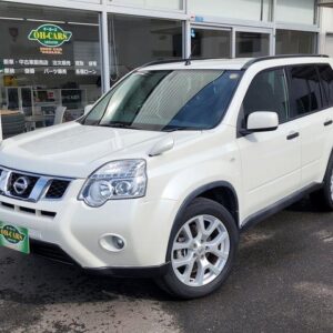 2013 Nissan X-Trail pearl gasoline used car Japan export