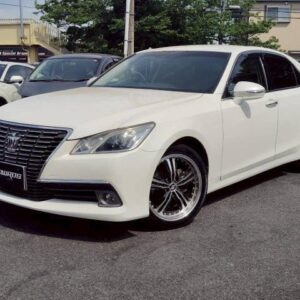 2013 Toyota Crown white gasoline used car Japan export