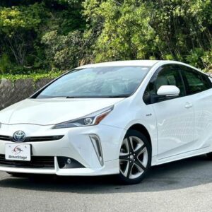 2019 Toyota Prius pearl hybrid used car Japan export
